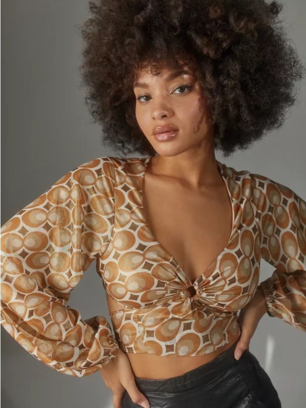 NWOT- Urban Outfitters UO Kary Keyhole Tie-Back Crop Top - Geometric